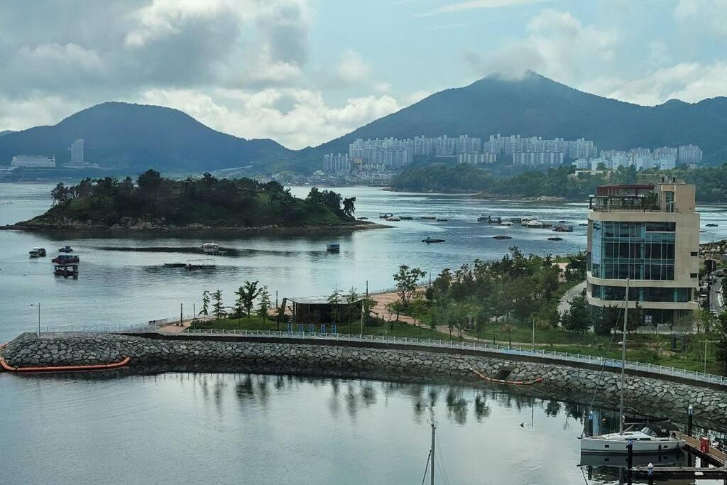 The Castle Ocean Marina Double Suite ヨス市 エクステリア 写真