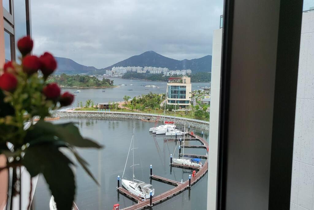 The Castle Ocean Marina Double Suite ヨス市 エクステリア 写真